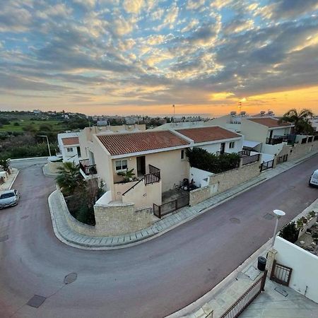 Melanos Sea View Apartment 파포스 외부 사진